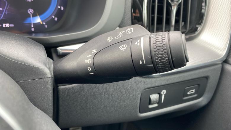 Volvo Xc60 2.0 B5P R DESIGN 5dr AWD Geartronic Petrol Estate